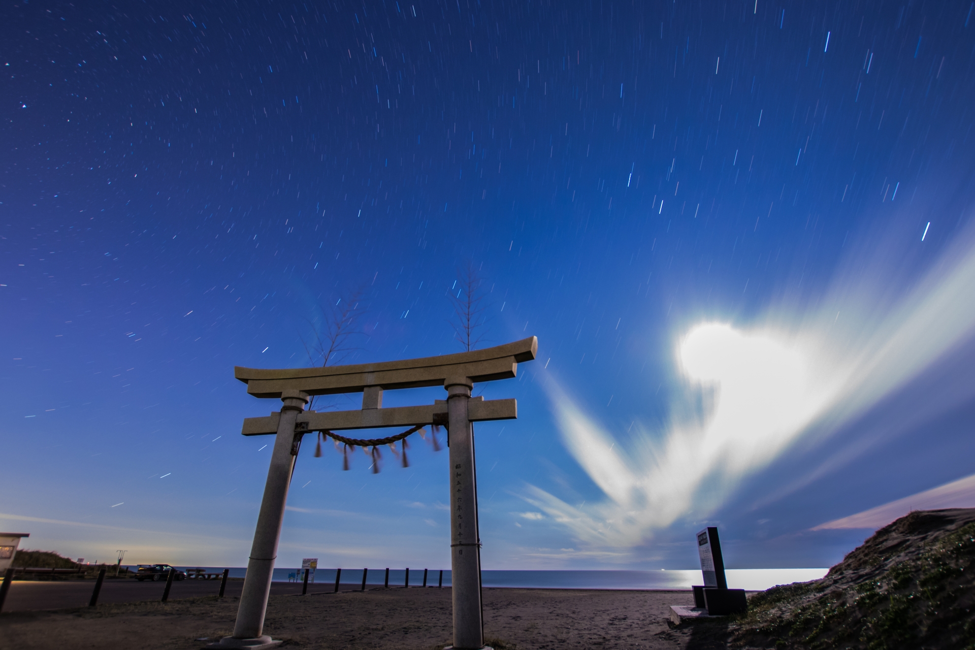 関東穴場の鳥居と星空が織りなす幻想的な絶景/東浪見海岸
