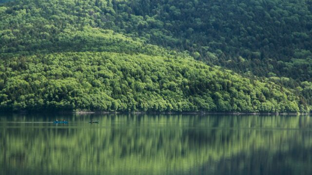 然別湖ネイチャーセンター自然湖でカヌー